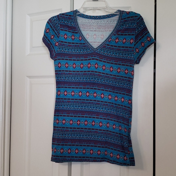 Blue and red patterned t-shirt. - Picture 1 of 2